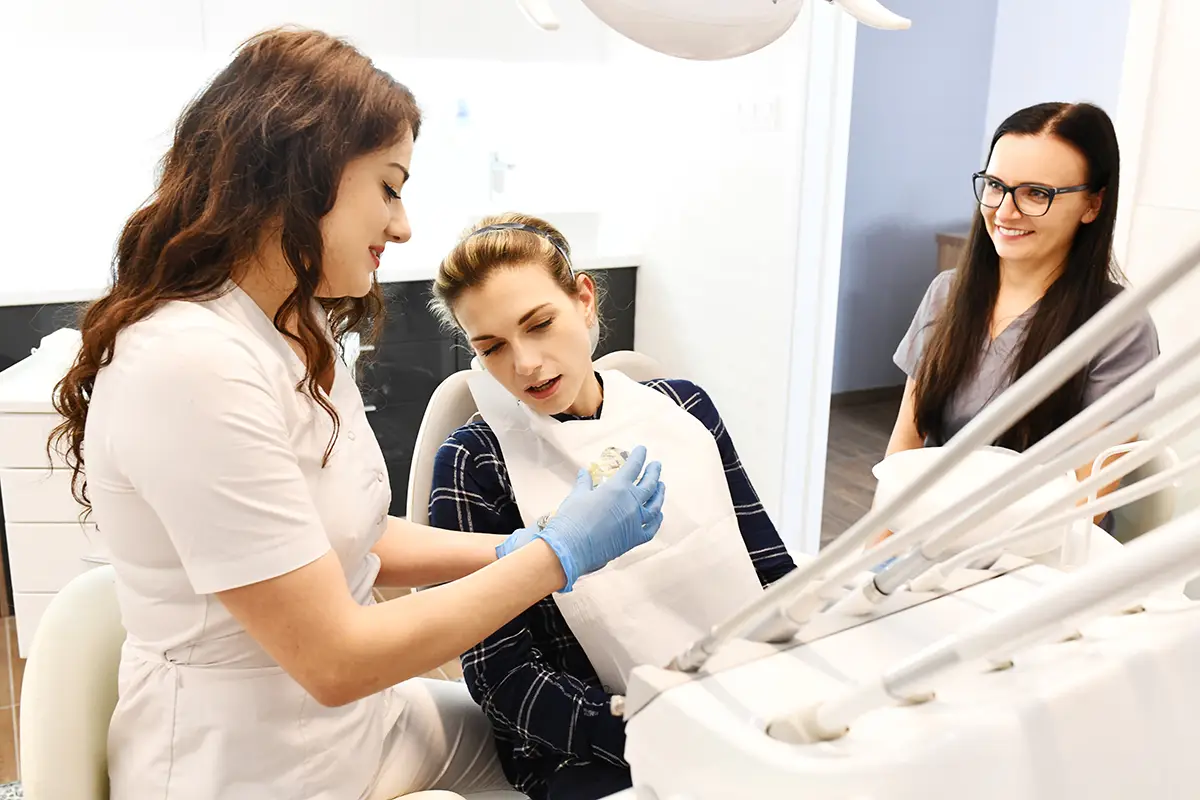 Lek. dent. Urszula Gralewska — stomatolog w gabinecie Dentina w Kołobrzegu