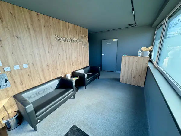 Recepcja i poczekalnia gabinetu Dentina